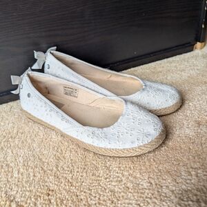 UGG Kids Tassy Eyelet Flats In White/Cream